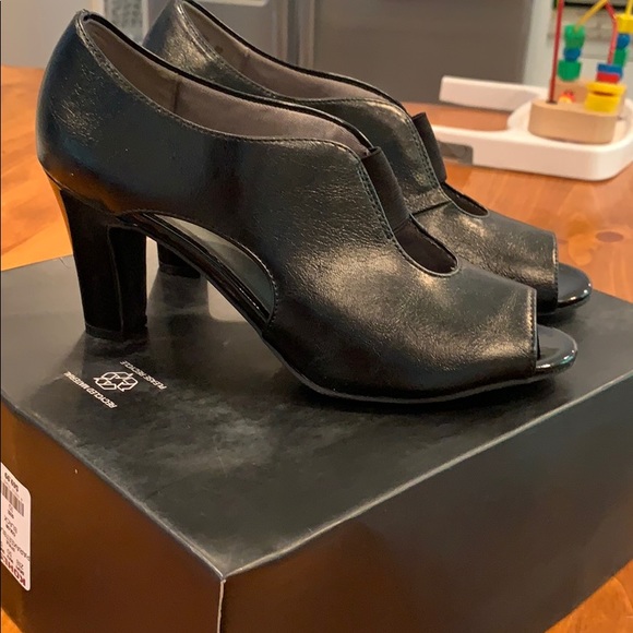 Life Stride Shoes - NWT black open-toe heels
